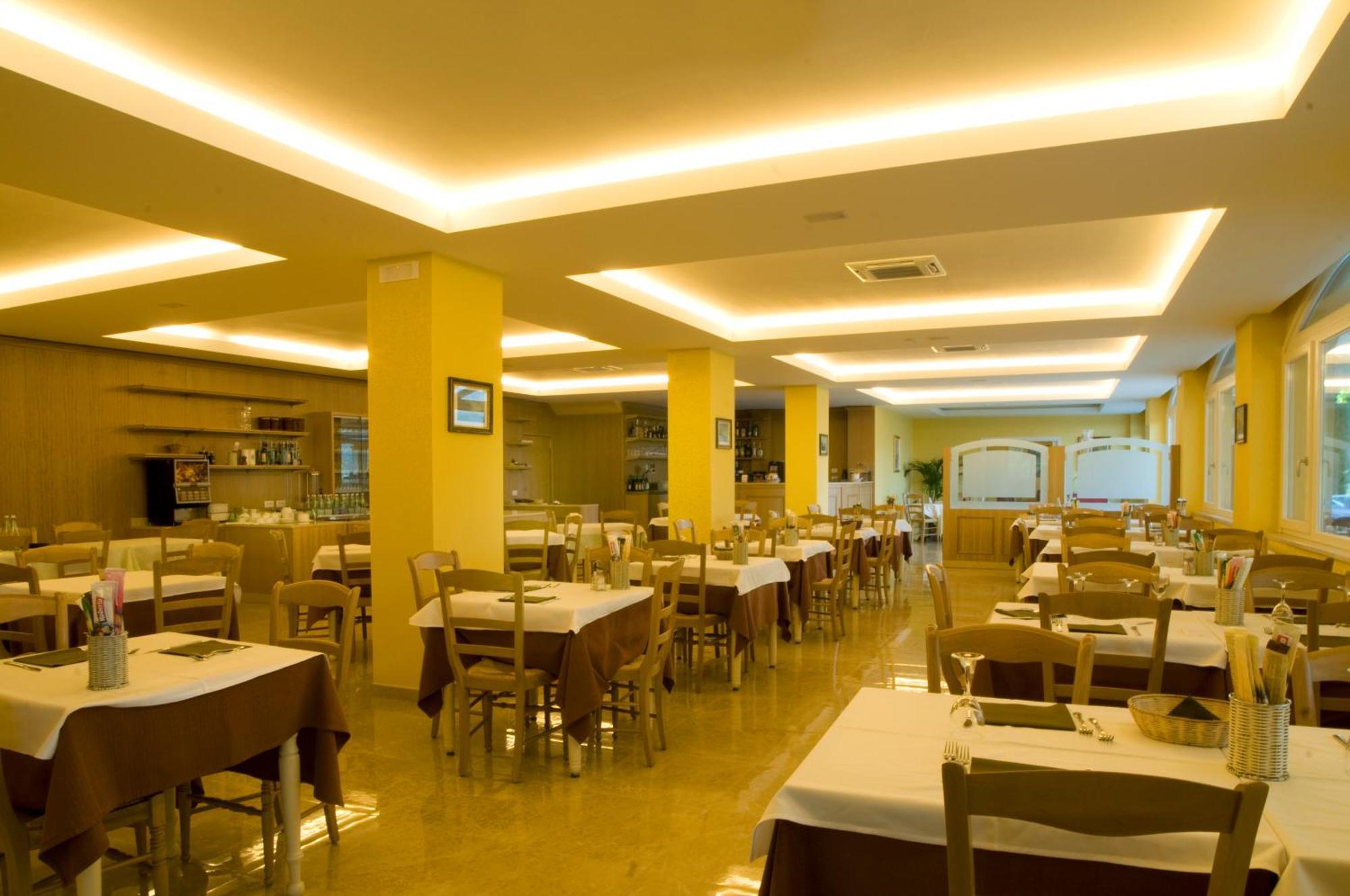 Hotel Panoramica Salò Екстериор снимка