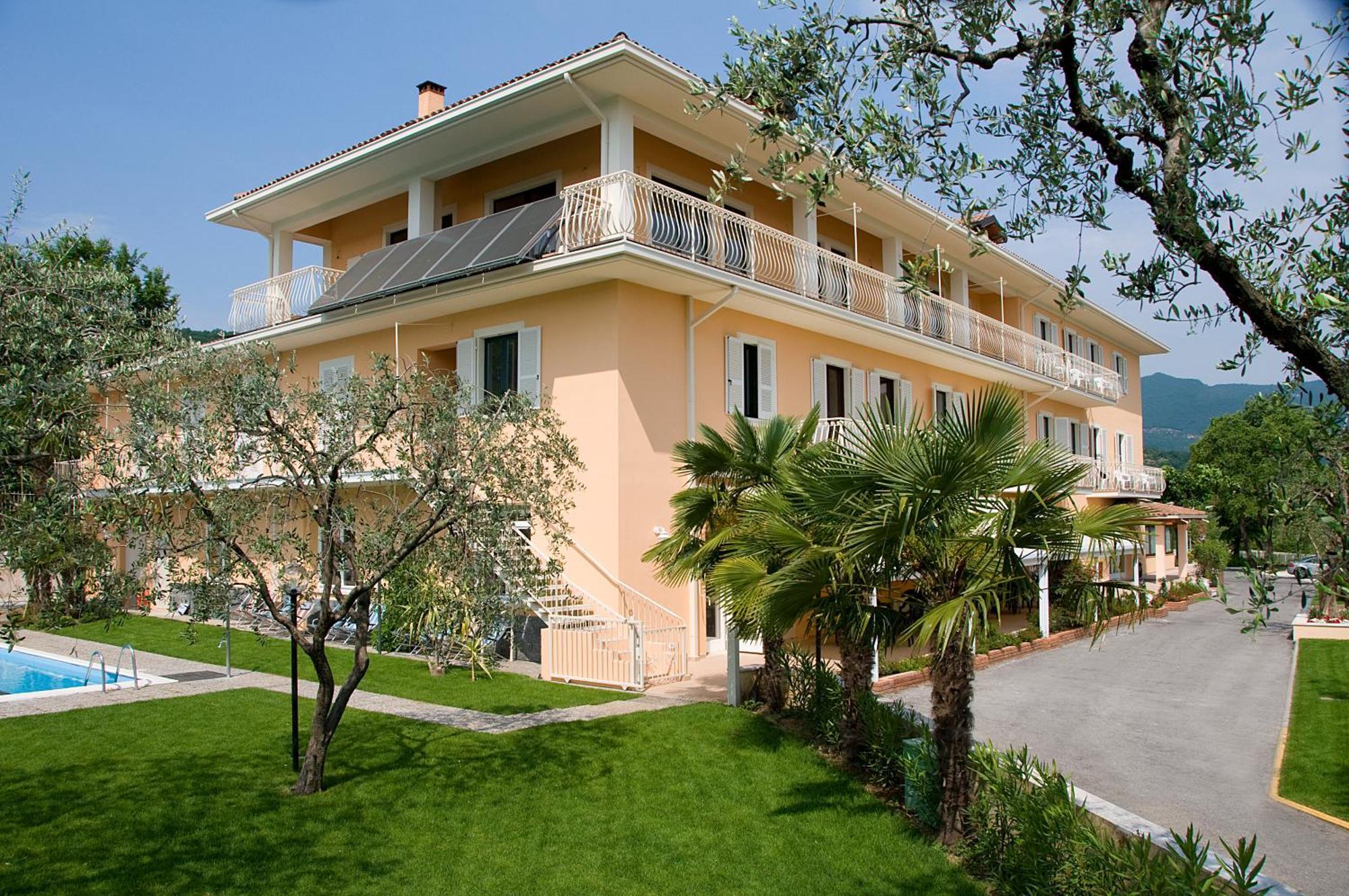 Hotel Panoramica Salò Екстериор снимка