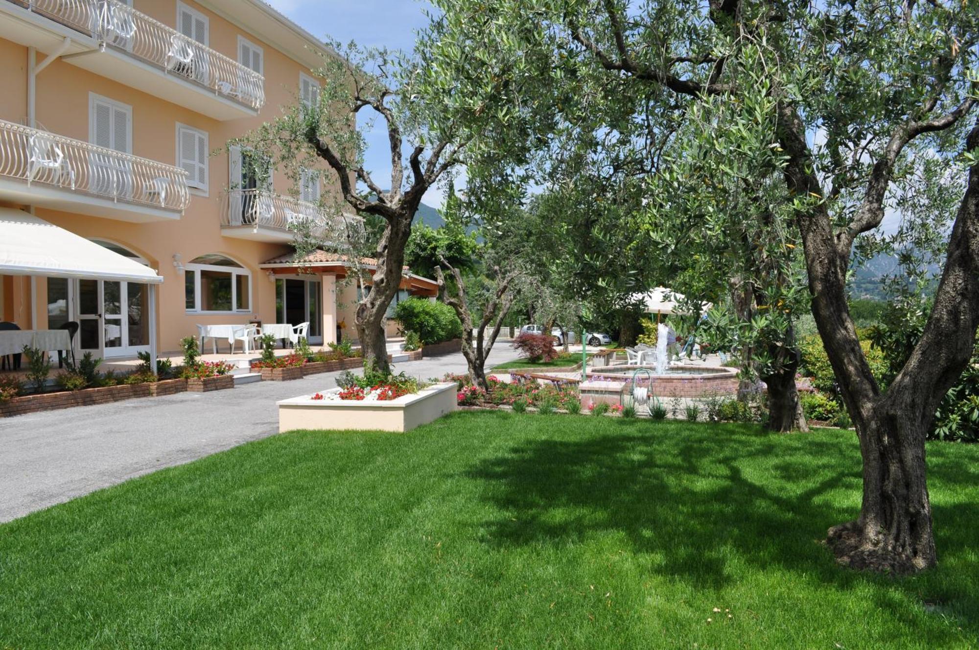 Hotel Panoramica Salò Екстериор снимка